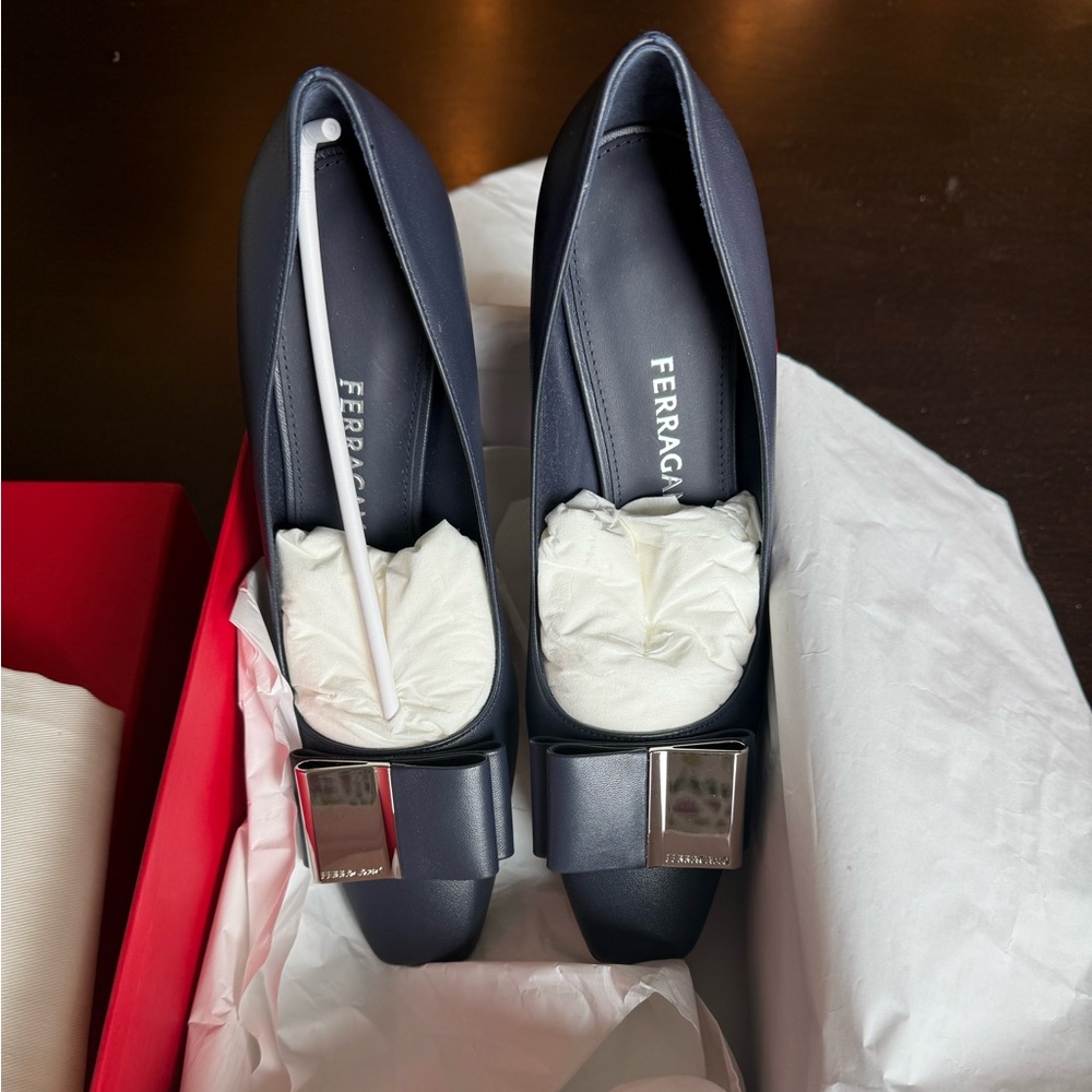 New In the Box Salvatore Ferragamo LENA60 Lambskin Pumps in Navy